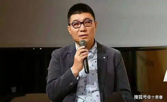 原創中央戲劇學院院長郝戎被查！拍戲不紅轉型，還曾是靳東的老師