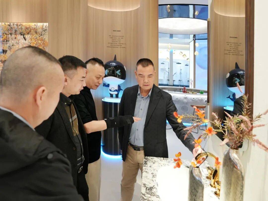 浪鯨衛浴董事長霍成基走訪終端門店 推動門店高質量發展