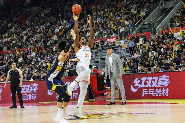 再勝廣東隊，上海大鯊魚以勝利完成常規賽第一階段