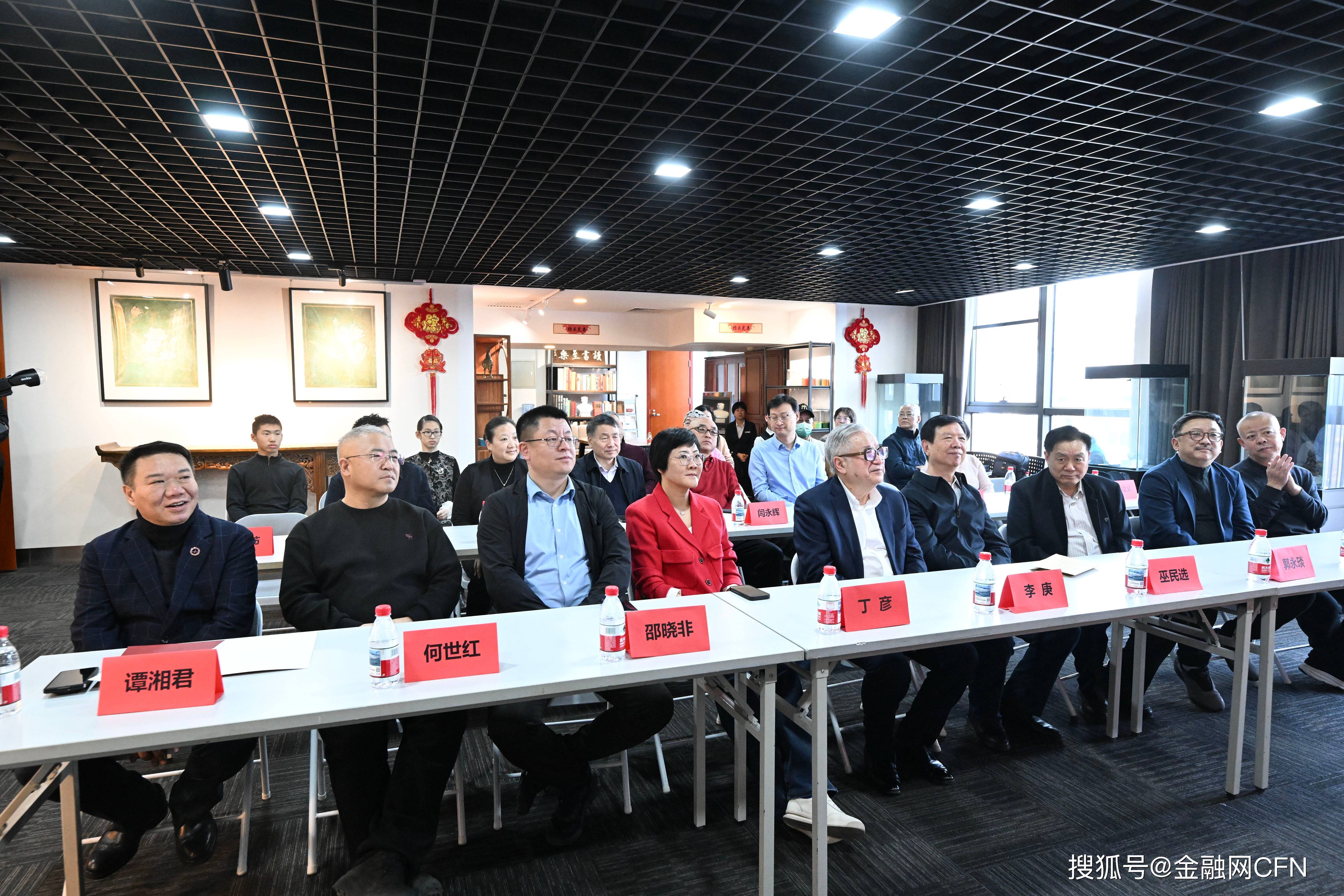 從南極到北京，北京小學生何曼琳繪畫作品《南極家園》驚豔金融街