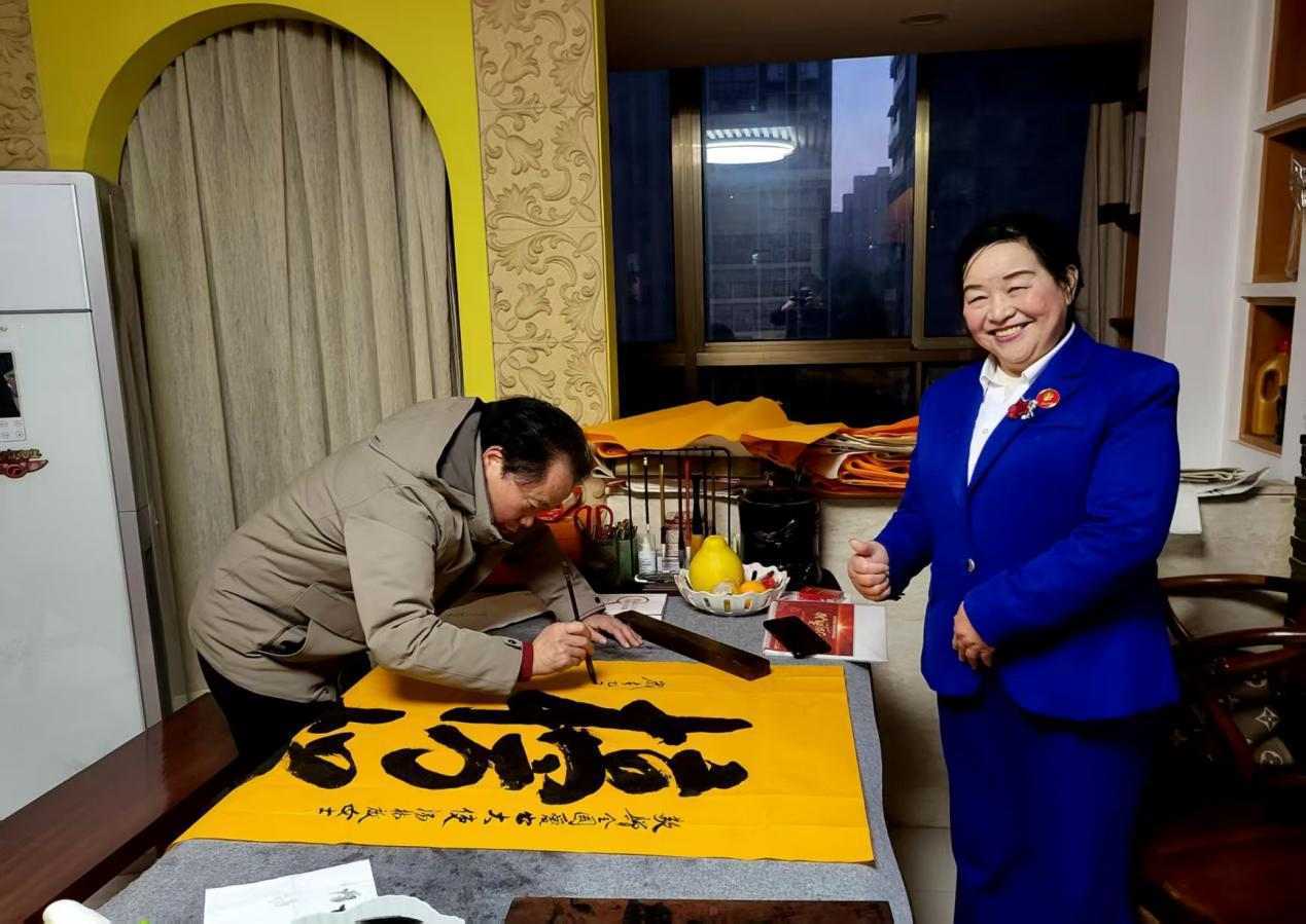 紮根人民 書法“五進”——曾昭才先生的藝術堅守與人民情懷