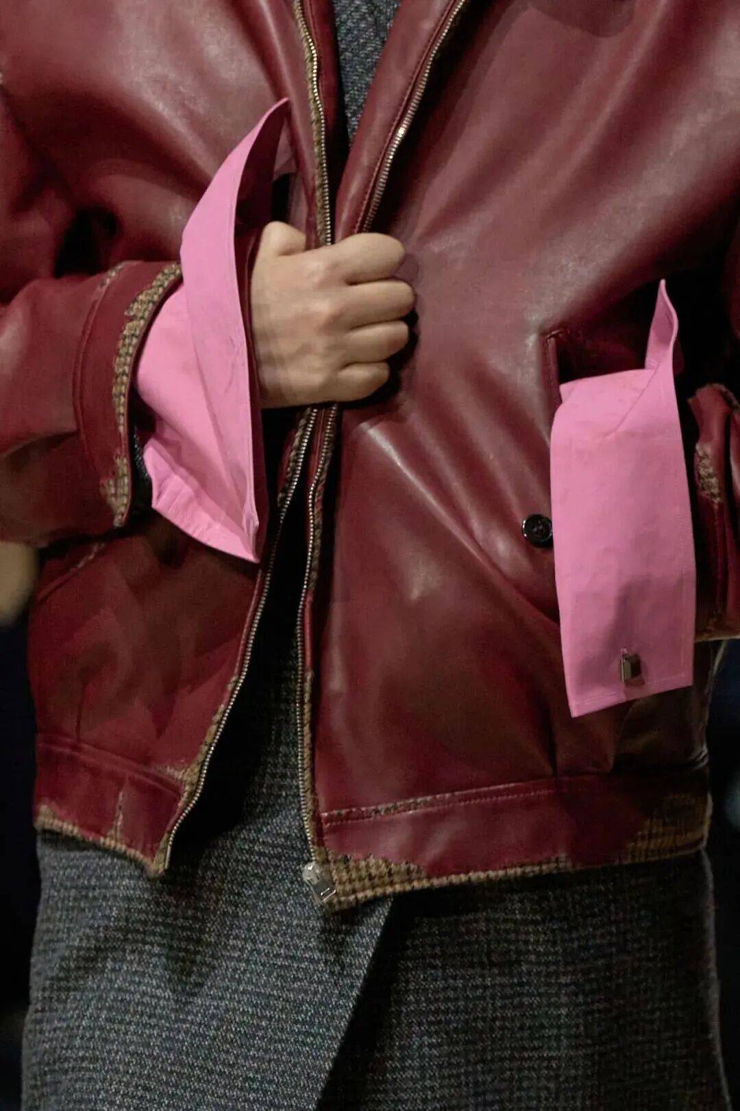 十五位女性，六十套造型，Prada 如何理解穿著