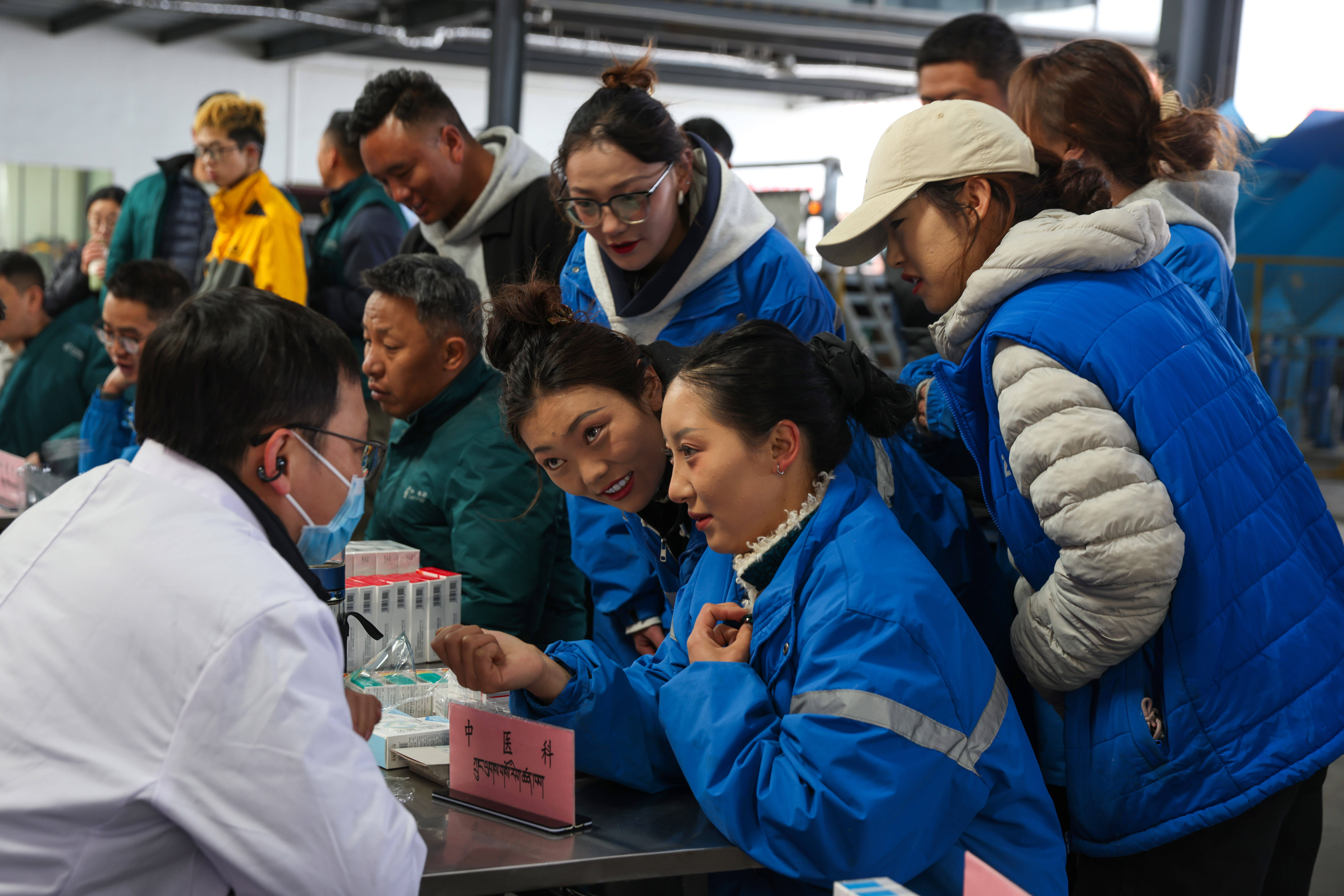 北京援藏醫療隊為拉薩快遞從業人員義診