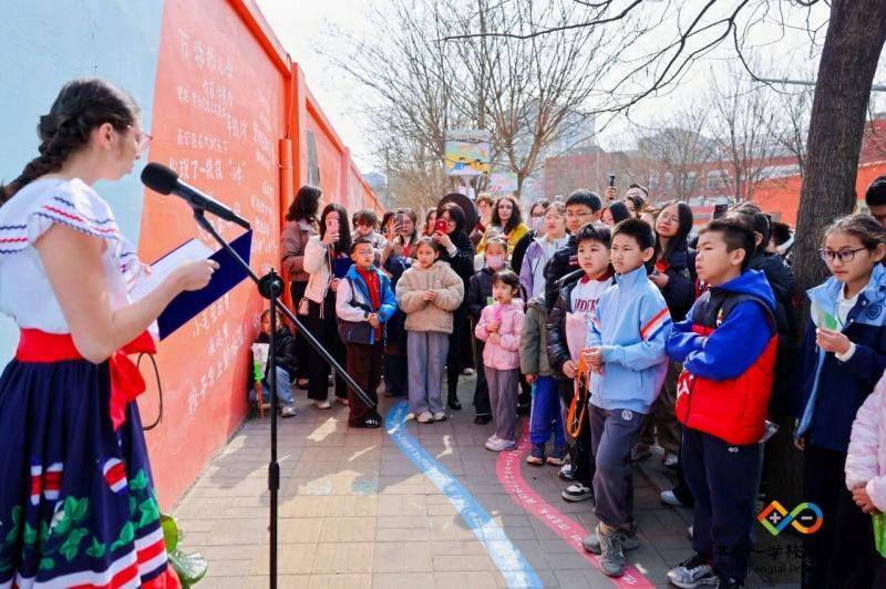 北京街頭上演“馬路詩歌節”，小學生用原創詩歌點亮街巷
