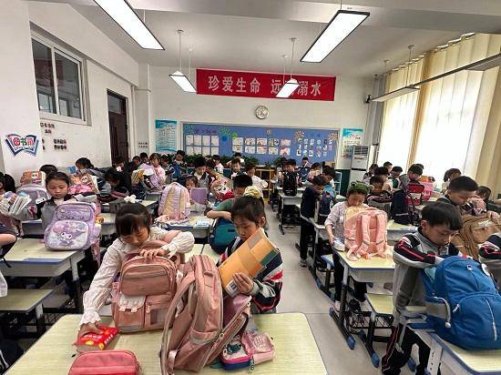 原創臨沂金盾小學開展“整理書包”勞動技能大賽