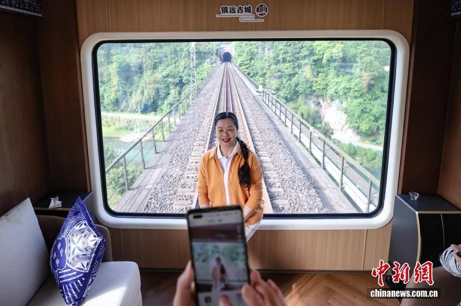 錦繡山河·多彩貴州號旅遊專列首發