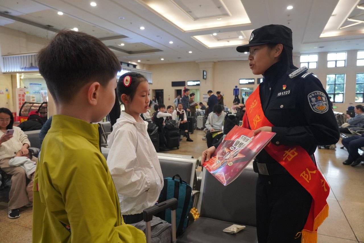 “人力+科技” 漢口站派出所全力護航“五一”平安路