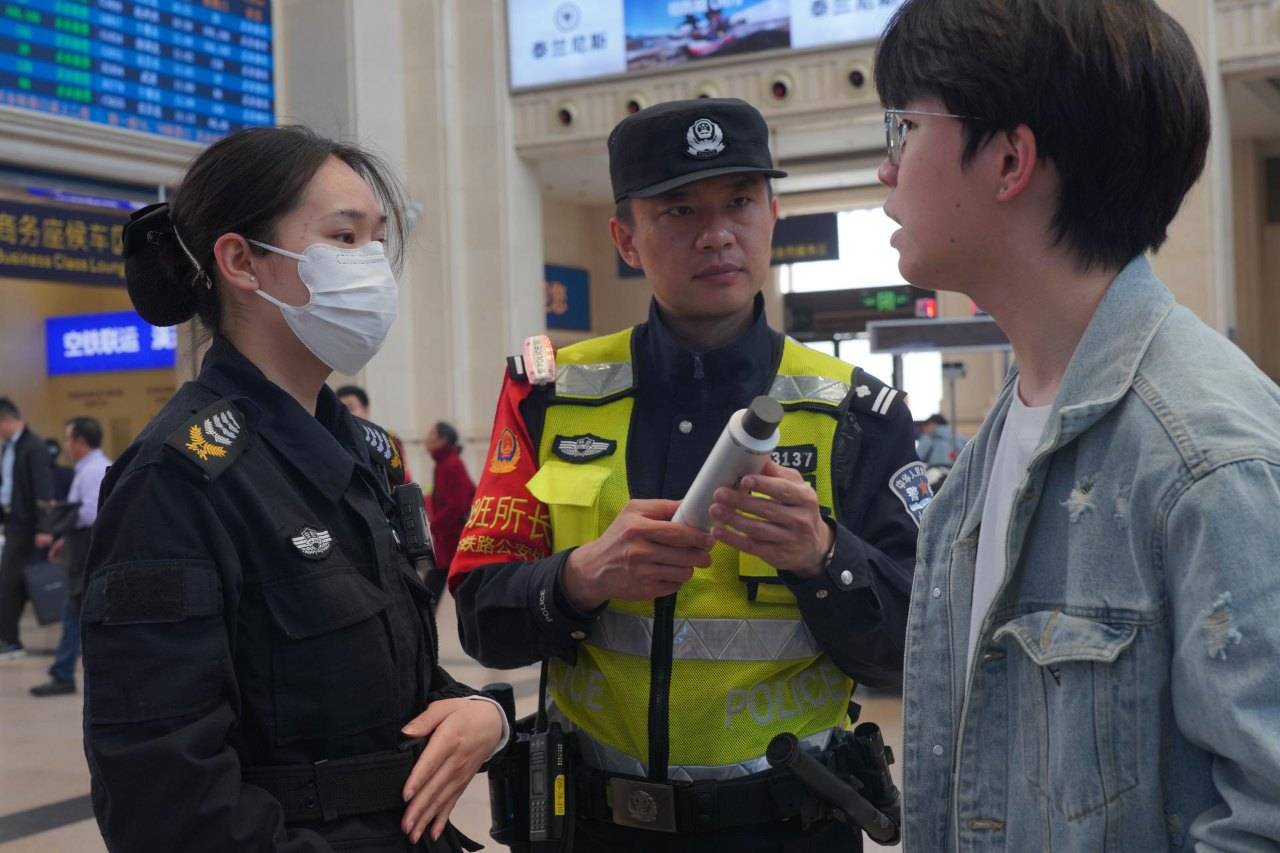“人力+科技” 漢口站派出所全力護航“五一”平安路