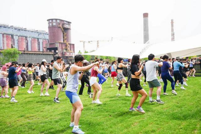 微醺、美食、電音……來石景山，首鋼園北京精釀啤酒節氛圍感直接拉滿！