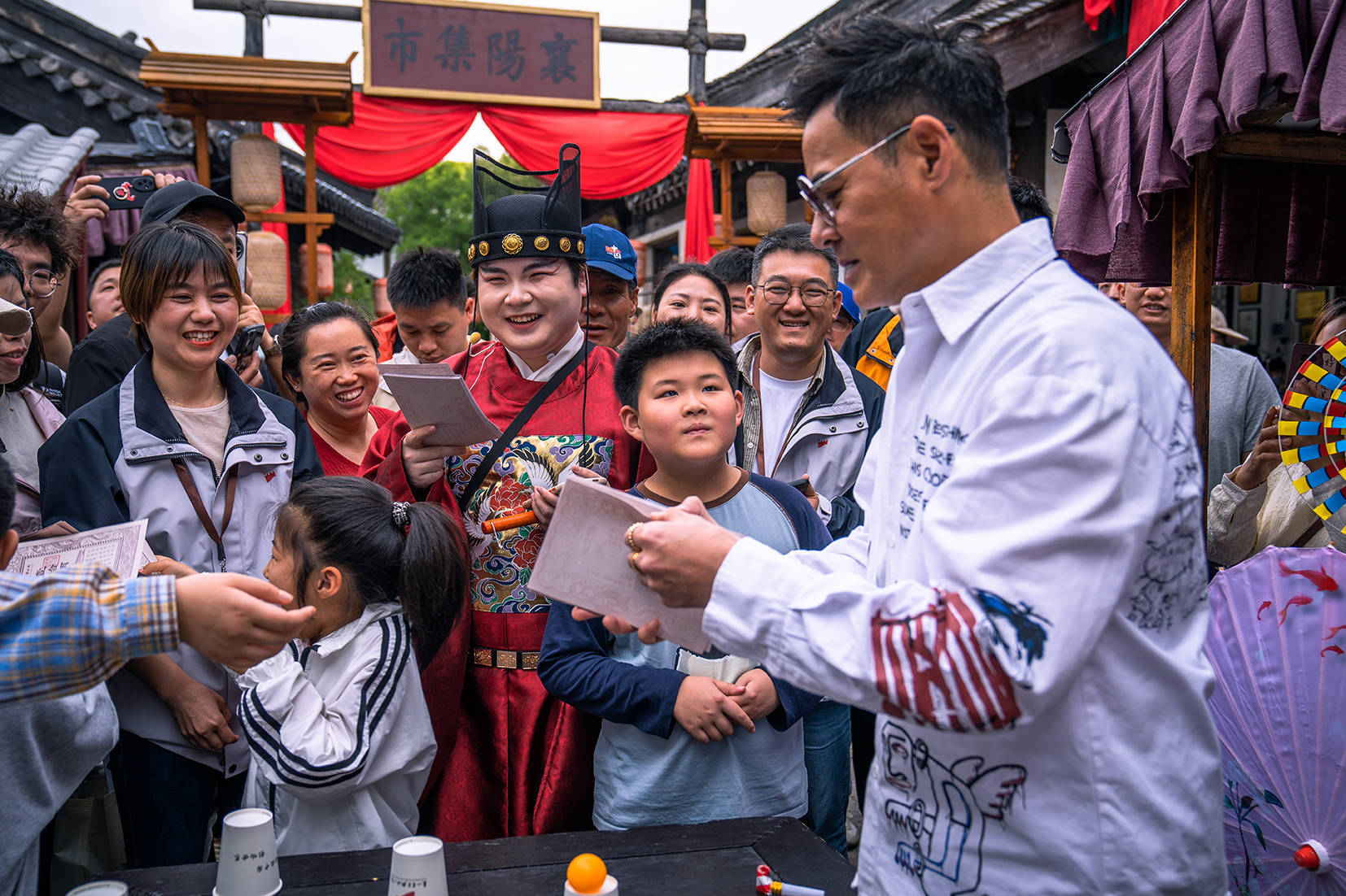 五一象山影視城徹底封神！人潮擠爆景區，終於知道為啥一直這麼火