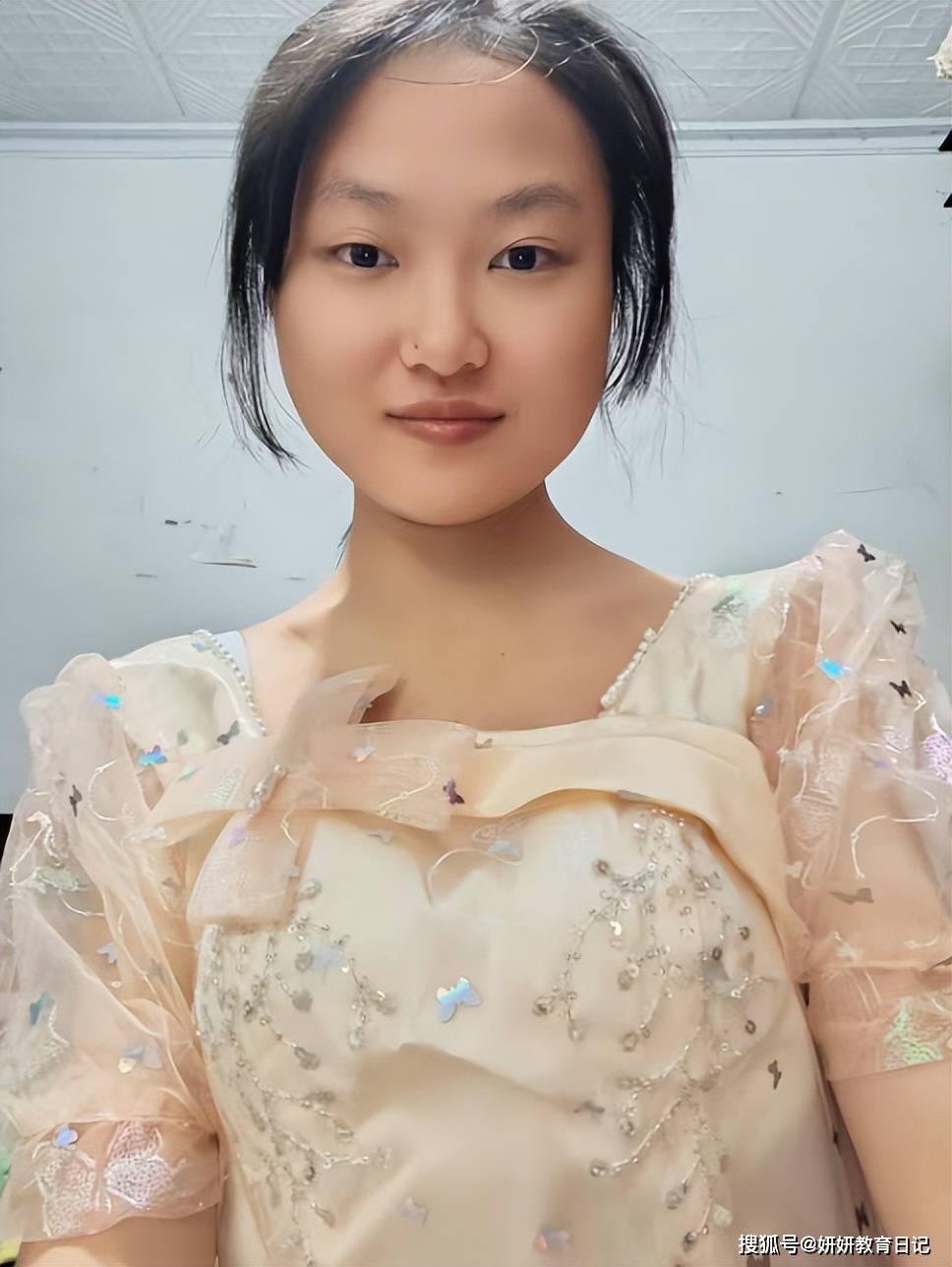 原創“求你把衣服全扔了吧”，鄉鎮女大學生0審美穿搭，讓人眼前一黑