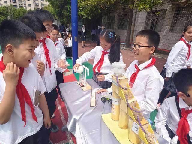 二七區淮河東路小學舉辦2026年科技節暨工程教育成果展
