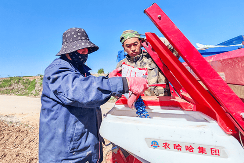 山西上黨區農機上陣搶農時 科技賦能助春播
