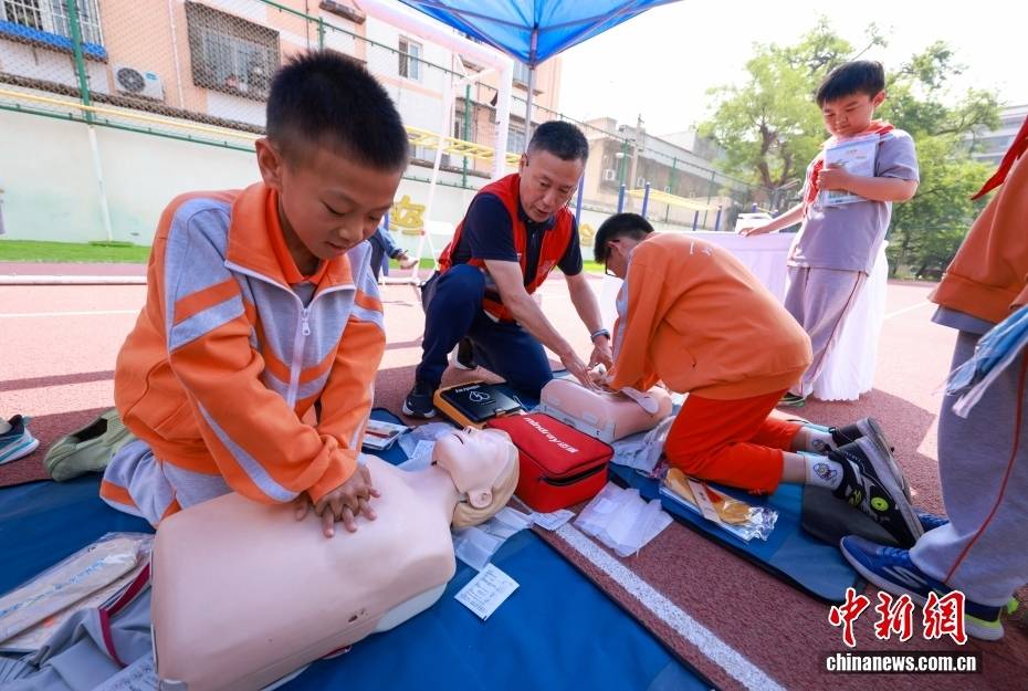 全國防災減災日 北京小學生學習應急避險技能