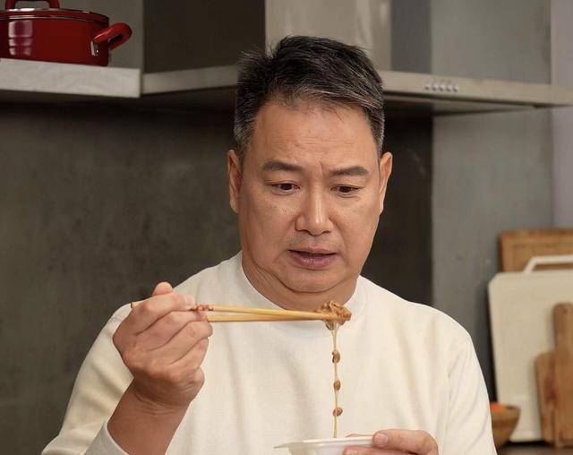 香港知名演員復出拍戲，轉行從事財務策劃，同時兼任大學老師