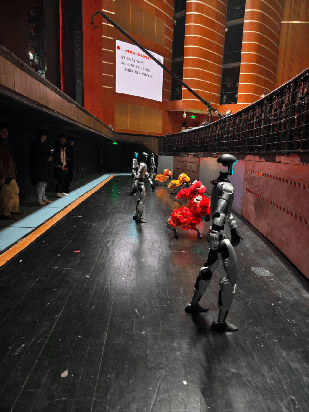 5月成都夜校即將開班，多區開放！化妝、乒乓球、舞蹈、咖啡、書法、烘焙...
