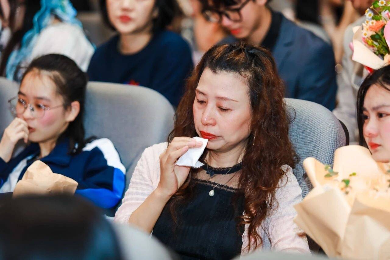 重慶一中天星橋中學舉行學生成人禮