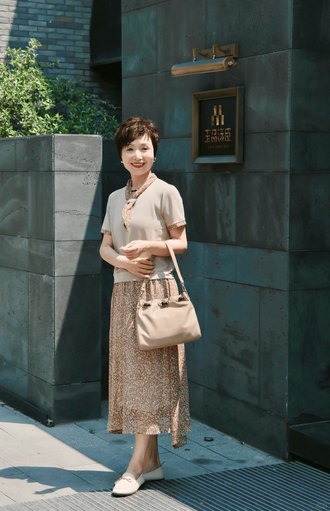 原創告別大媽風！60歲女性夏季穿搭，照抄博主模板就夠了