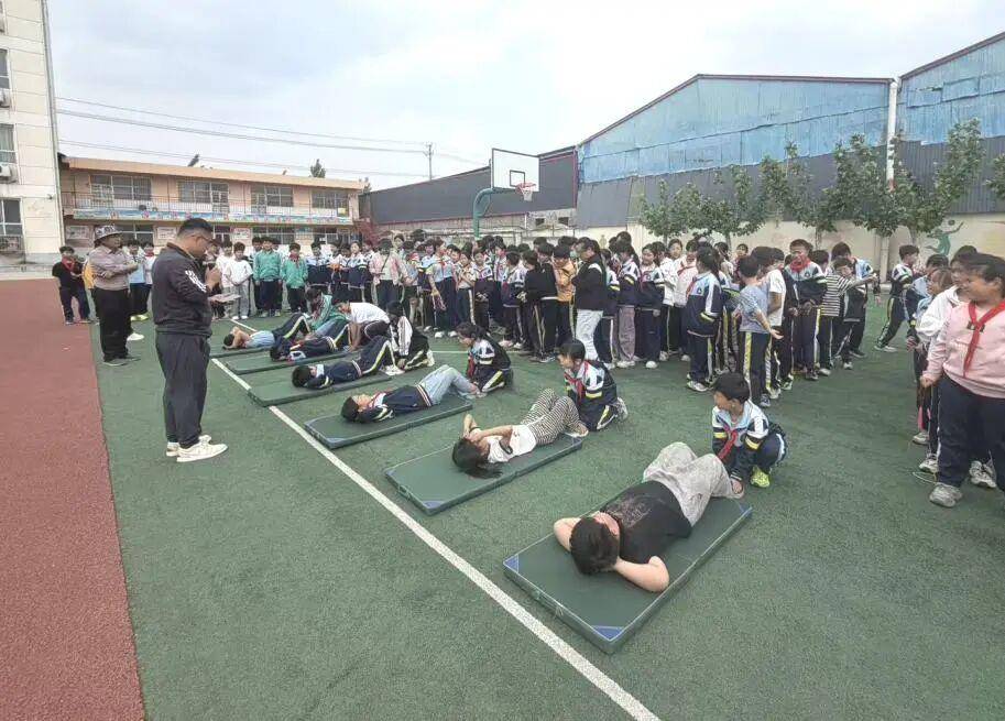 少年逐風挑戰自我！臨沂新橋麻緒小學舉辦校園吉尼斯挑戰賽