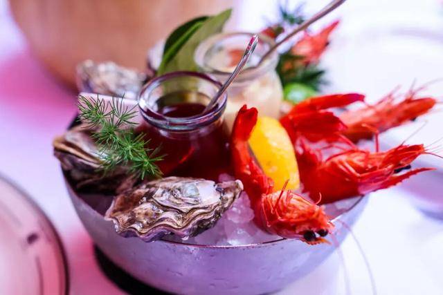 剛開3天就超火！外灘百年建築變身法式美食宮殿，5層超3000平方米！