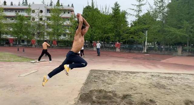 全縣第一個“武狀元”，來自大邑這所中學