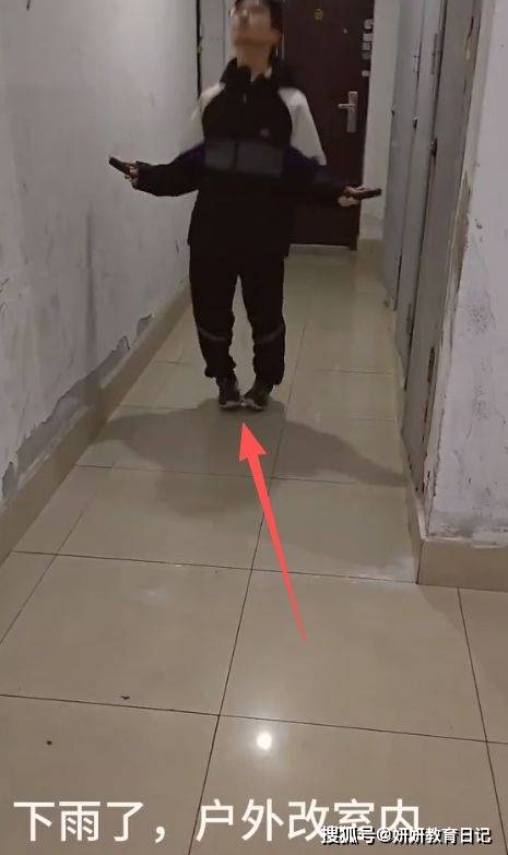原創“再跳你兒子就長不高了”，小學生跳繩影片，下肢已經不成樣了