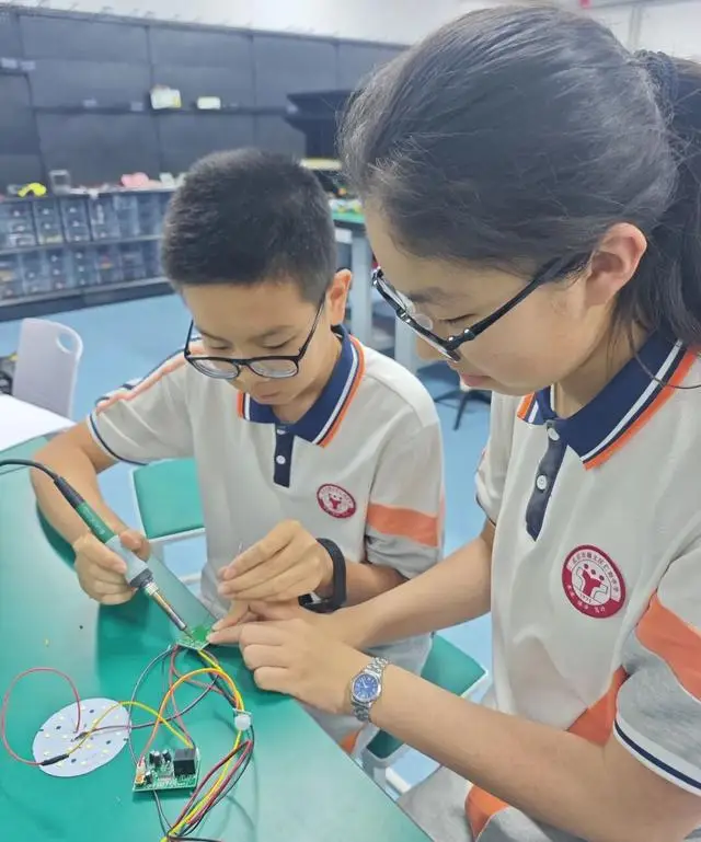 修過青藏鐵路的央企，給順義仁和中學建了一個“創新空間”