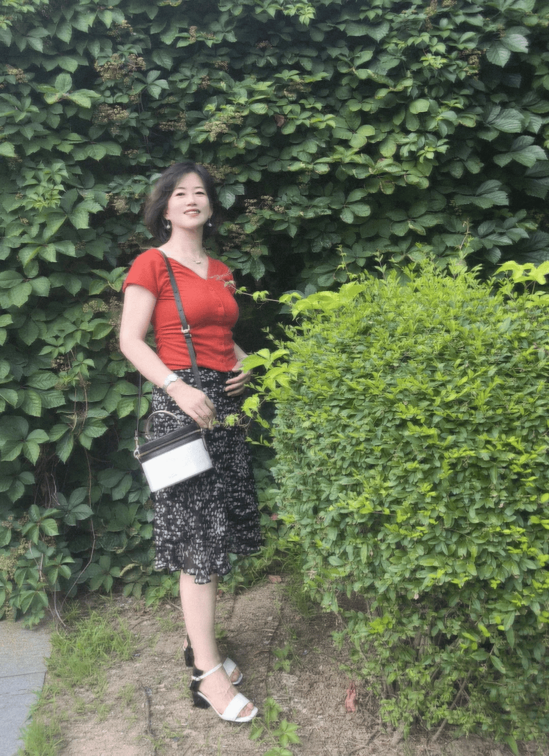 原創夏季“碎花裙”別亂穿！大齡女性避開兩點，優雅耐看不顯土