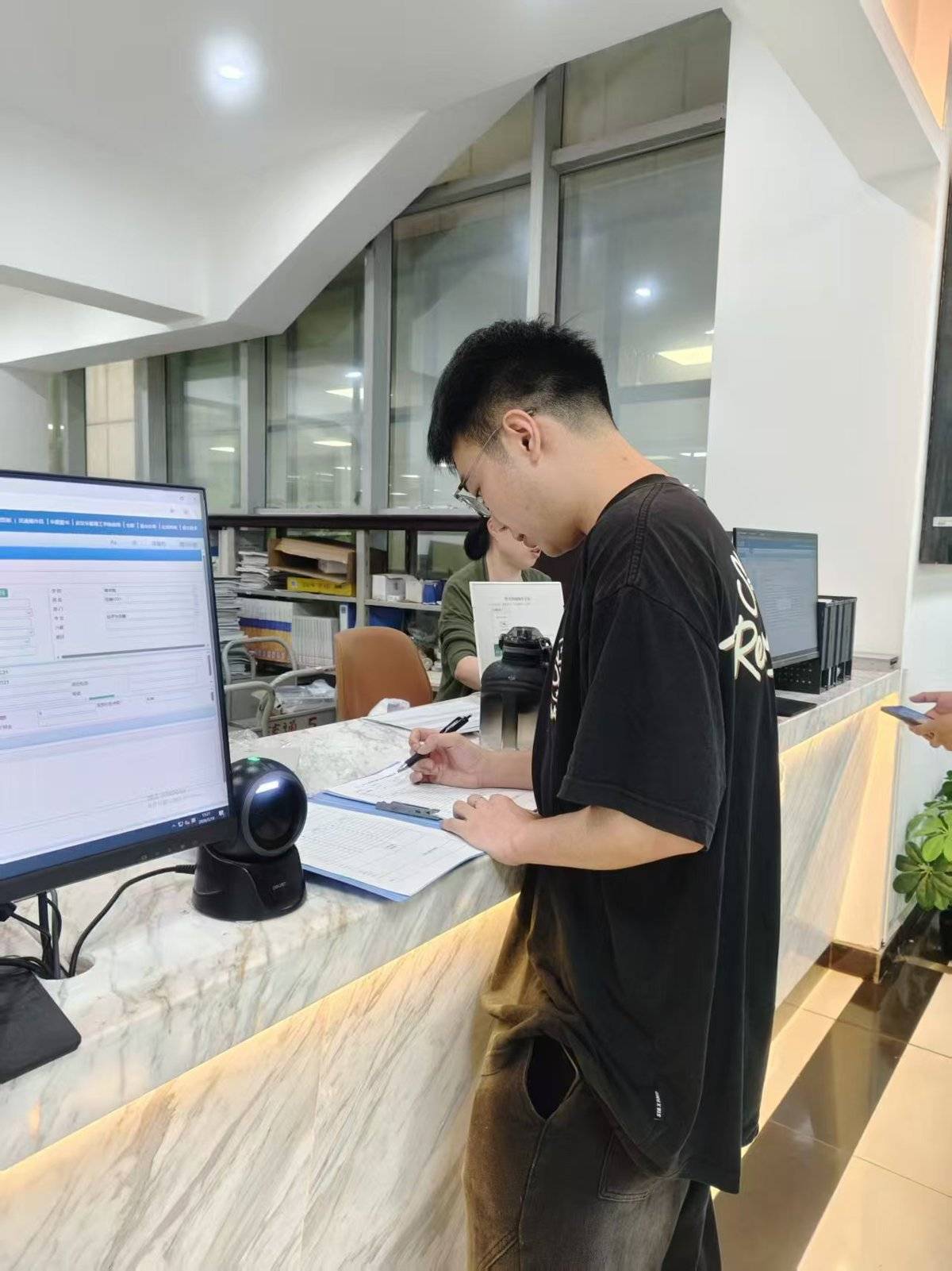 從工地“搬磚”到考研成功，他坦言“學習已是最幸福的事”