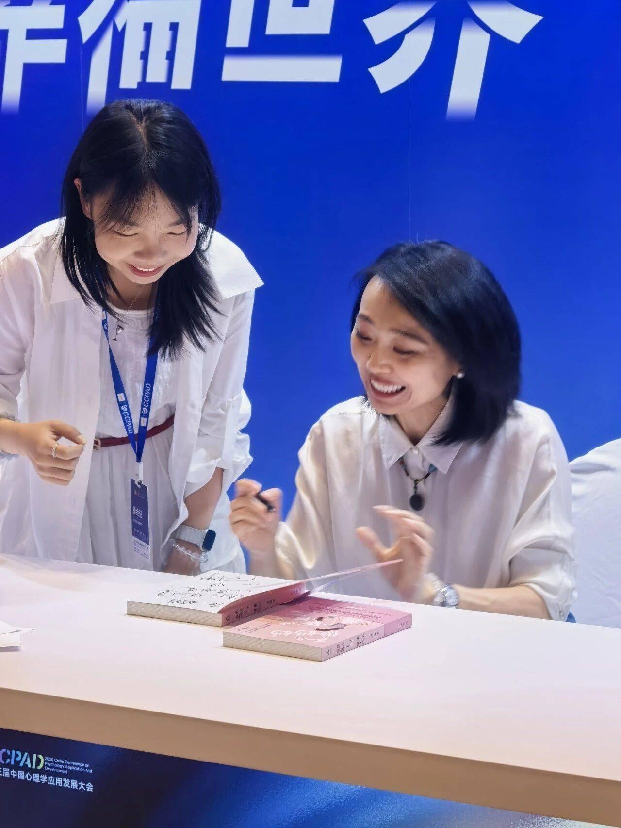 2000萬女性的“引路人”周小鵬亮相頡騰展位