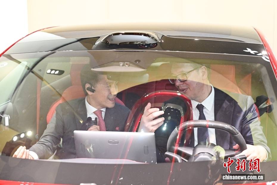 武契奇參觀小米汽車工廠