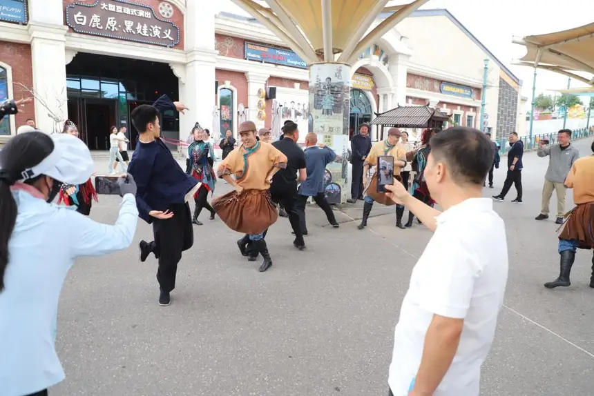 以荷為媒融文旅 舞韻三秦綻芳華——2026年中國舞蹈荷花獎精品巡演圓滿收官