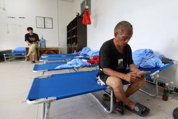 暴雨中，“謝會計”用一個電話救了一個人 他的電話卻再也打不通