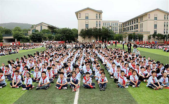 盱眙縣關工委與五墩實驗小學  共慶“六一”國際兒童節