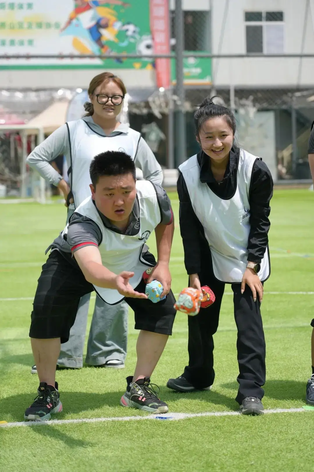 參賽快遞員：今天不送件，只“送”快樂！