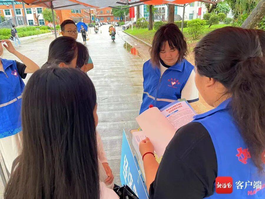 那個用腳寫字的“折翼”女孩，大學畢業啦！關於未來，她說……