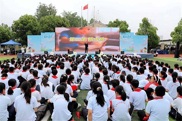 盱眙縣關工委與五墩實驗小學  共慶“六一”國際兒童節