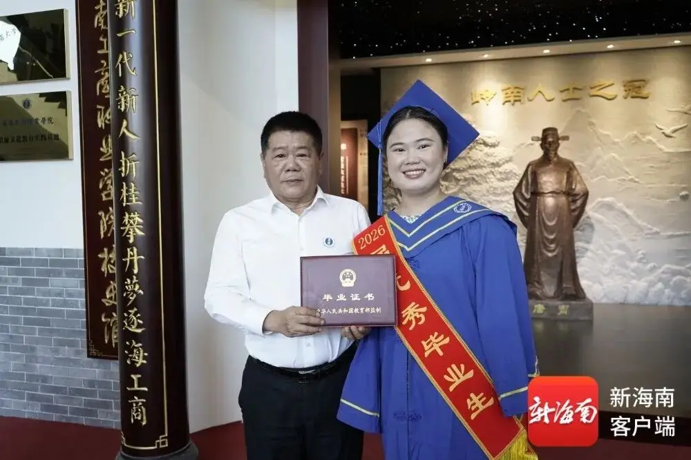 那個用腳寫字的“折翼”女孩，大學畢業啦！關於未來，她說……
