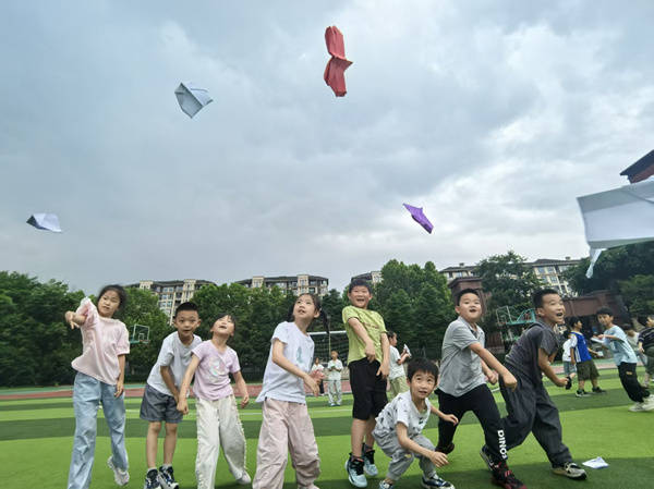 南坪實驗金科小學“晶片創新實驗室”揭牌