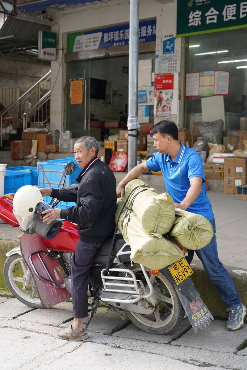 大山深處的“擺渡人”，湖北長陽快遞小哥入選全國“十佳快遞員”