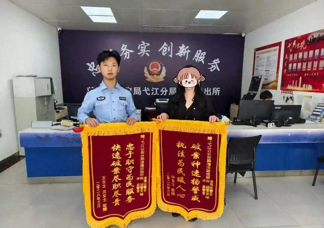 蕪湖一美容店內，一名員工被警方帶走！