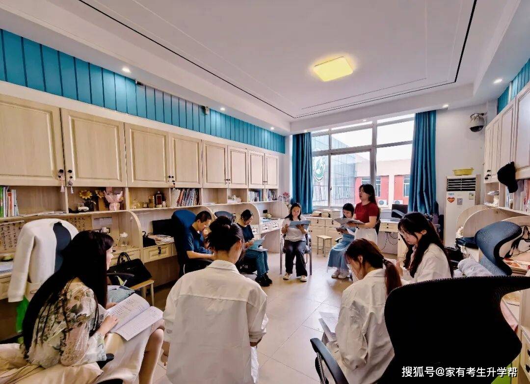 青藍傳薪火、新秀綻芳華，鄭州市第七十三中學新入職教師彙報課展示紀實