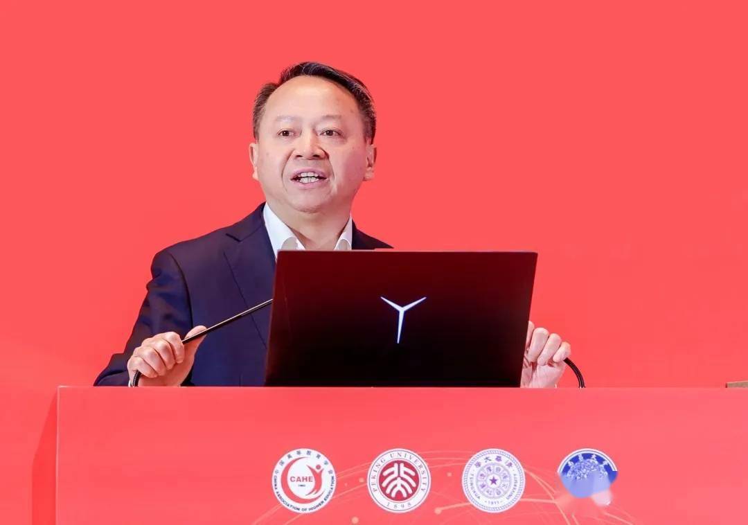 第二屆建設教育強國·高等教育改革發展論壇在南昌舉行