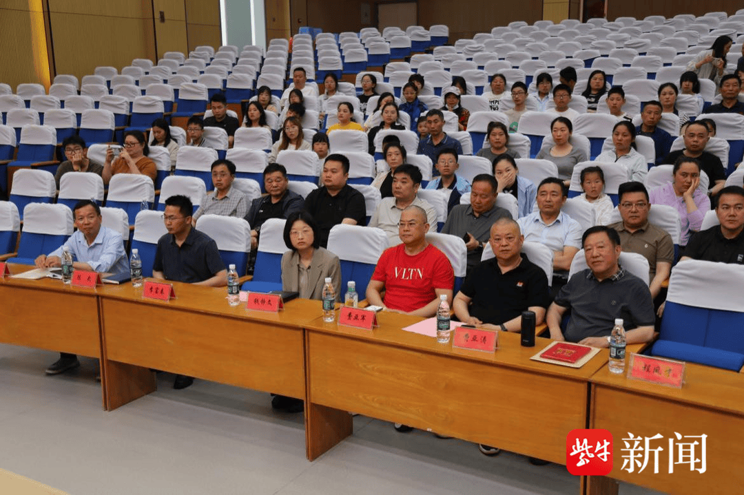 反哺家鄉“根脈所繫”獎學金髮放儀式在鹽城亭湖便倉初級中學舉行