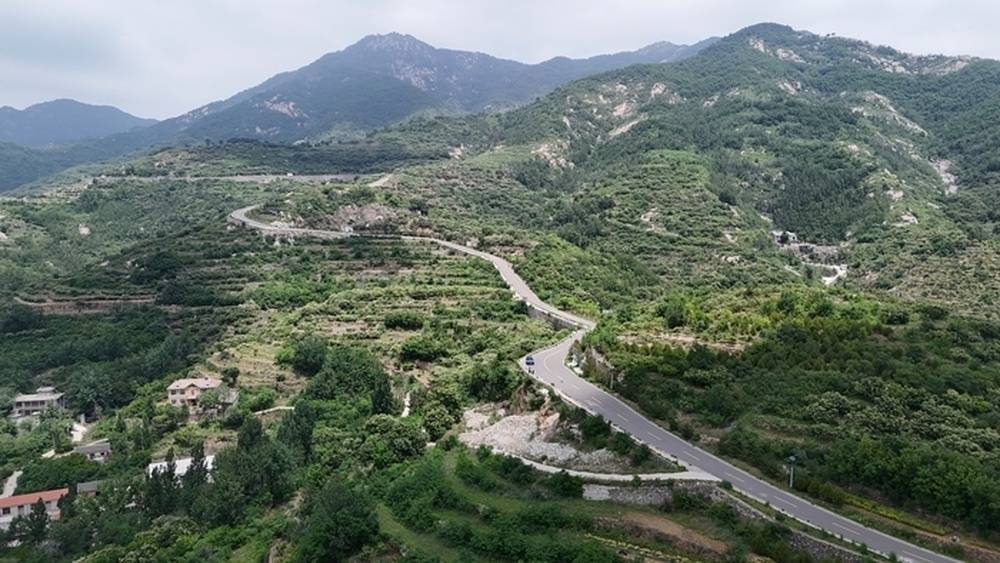 泰山腳下，一條旅遊公路見證著從“愁”到“富”