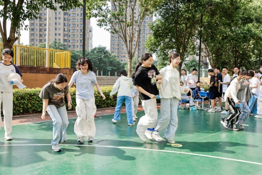 合肥這所中學九年級學生趣味遊戲逐夢前行