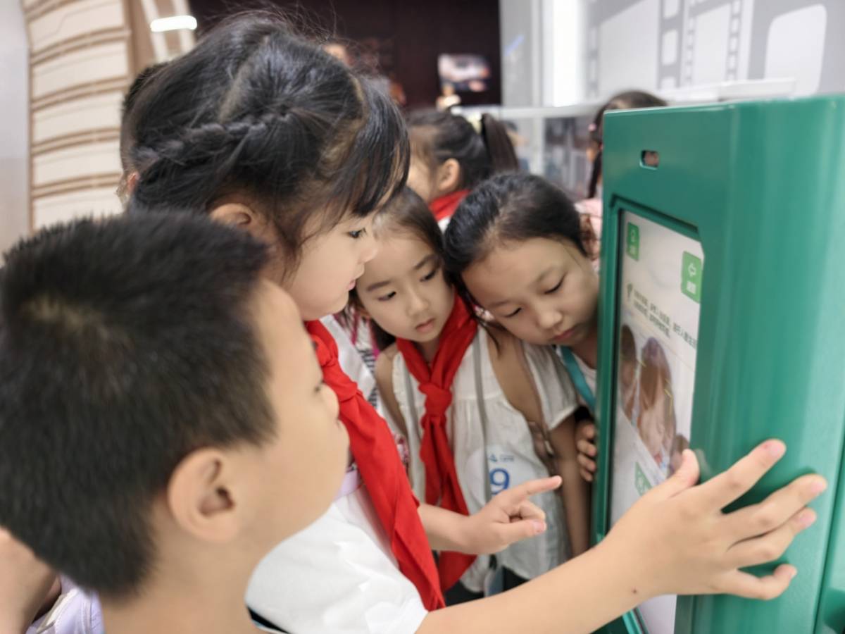 這所小學把課堂搬進省科技館，讓知識“活”了起來