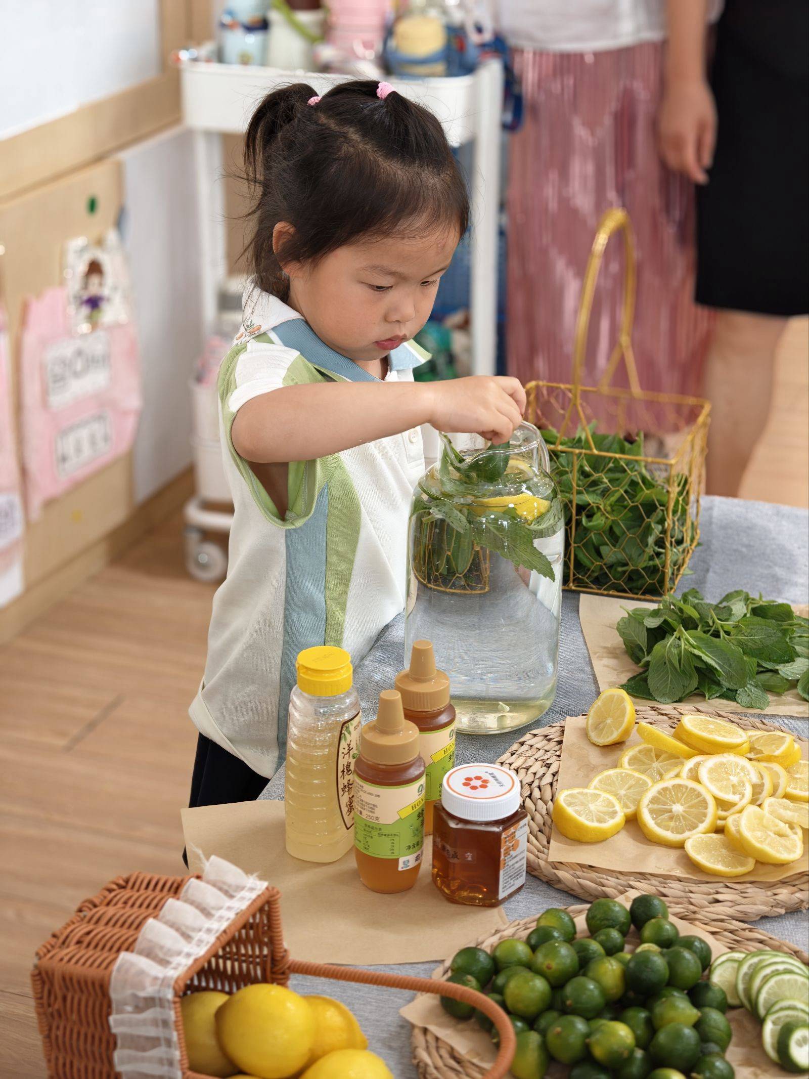 蘇州市姑蘇區平齊實驗幼兒園悅尋・一米園 “尋味本草・好吃來” 美食周火熱開展