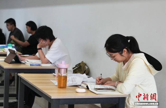 成都：圖書館助力高考學子備戰高考