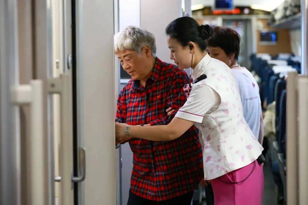 轉發收藏！最新版老年旅客乘火車攻略來了